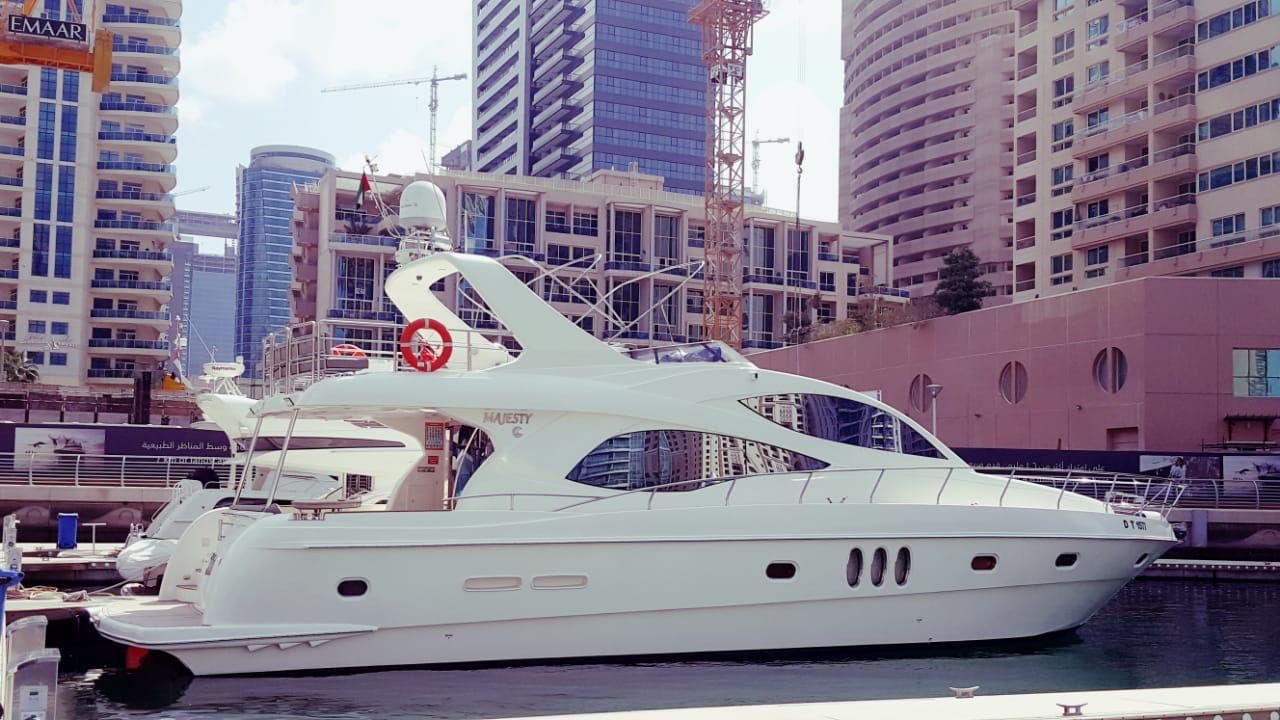 MAJESTY 66FT WEST MARINA Front